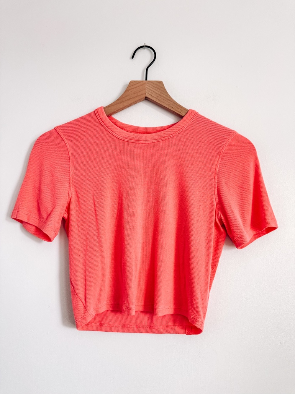 lululemon Coral Pink Ribbed Cropped Short Sleeve Top Size Small
